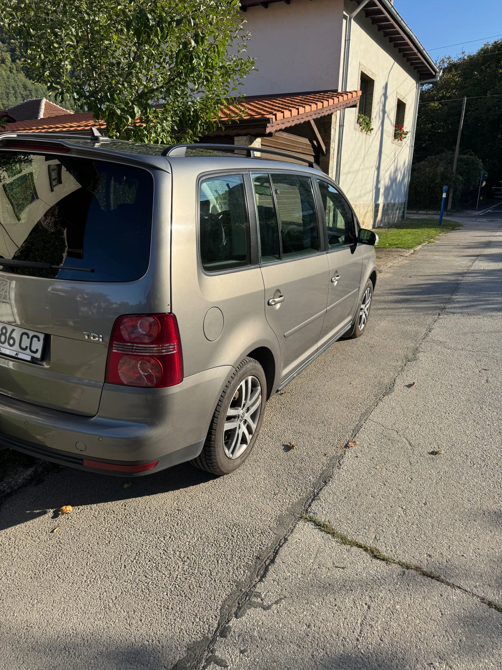 VW Touran VW Touran 1.9TDI DSG 6 - изображение 6