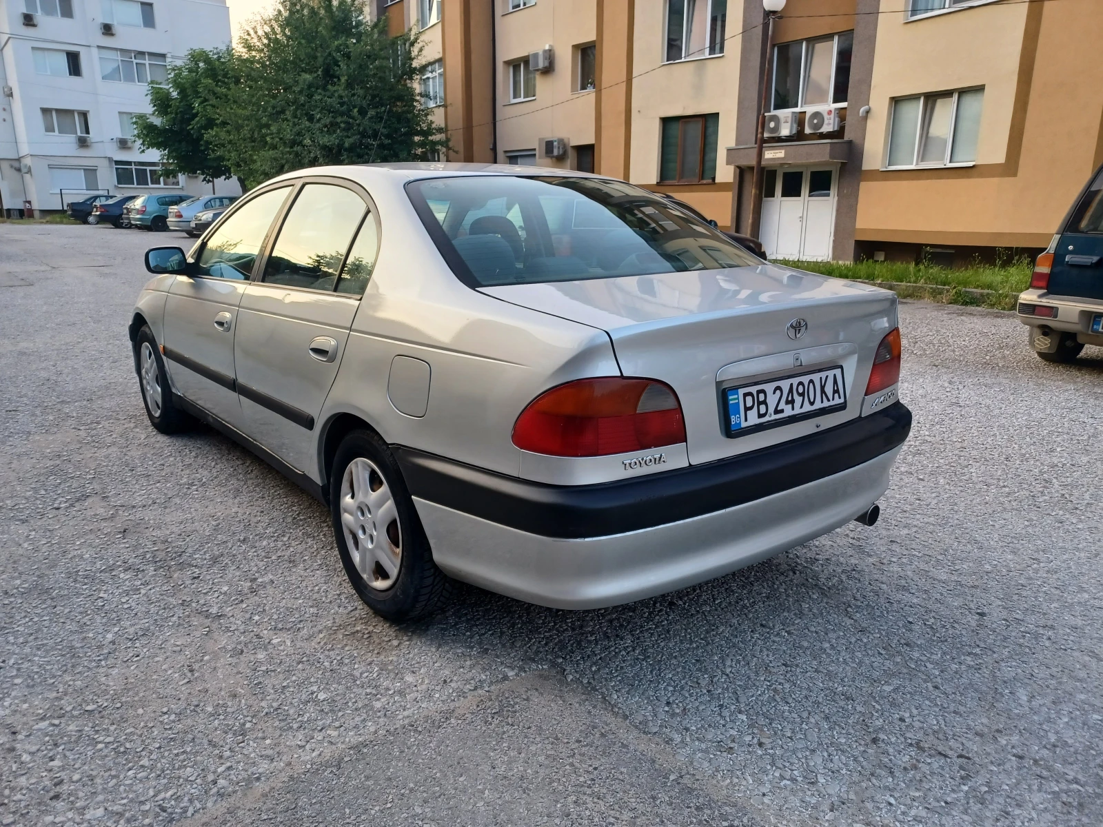 Toyota Avensis 1, 6 - изображение 2