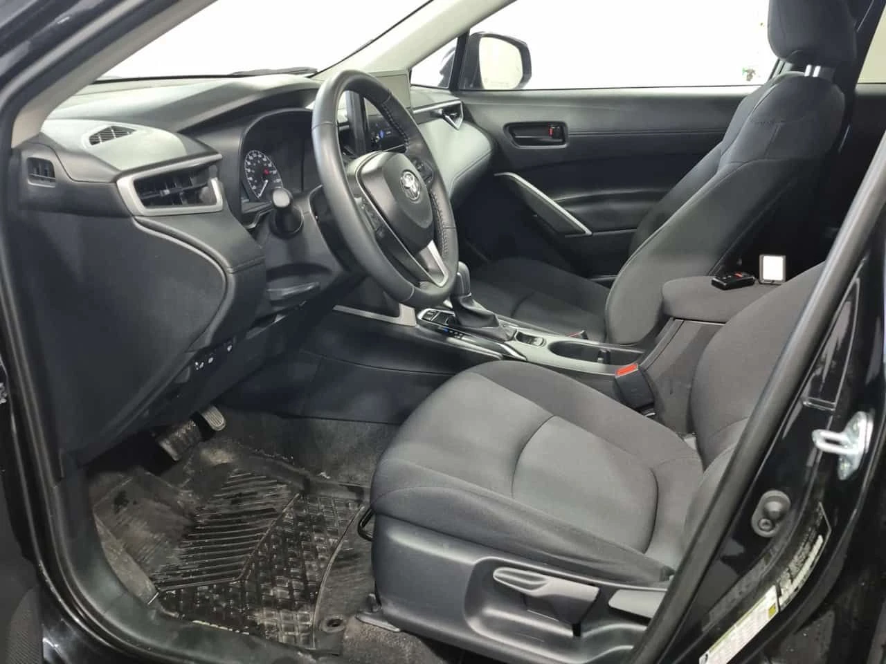 Toyota Corolla Cross * LE * CARFAX * DISTRONIC * KEYLESS * ПОДГРЕВИ, снимка 5 - Автомобили и джипове - 54412001