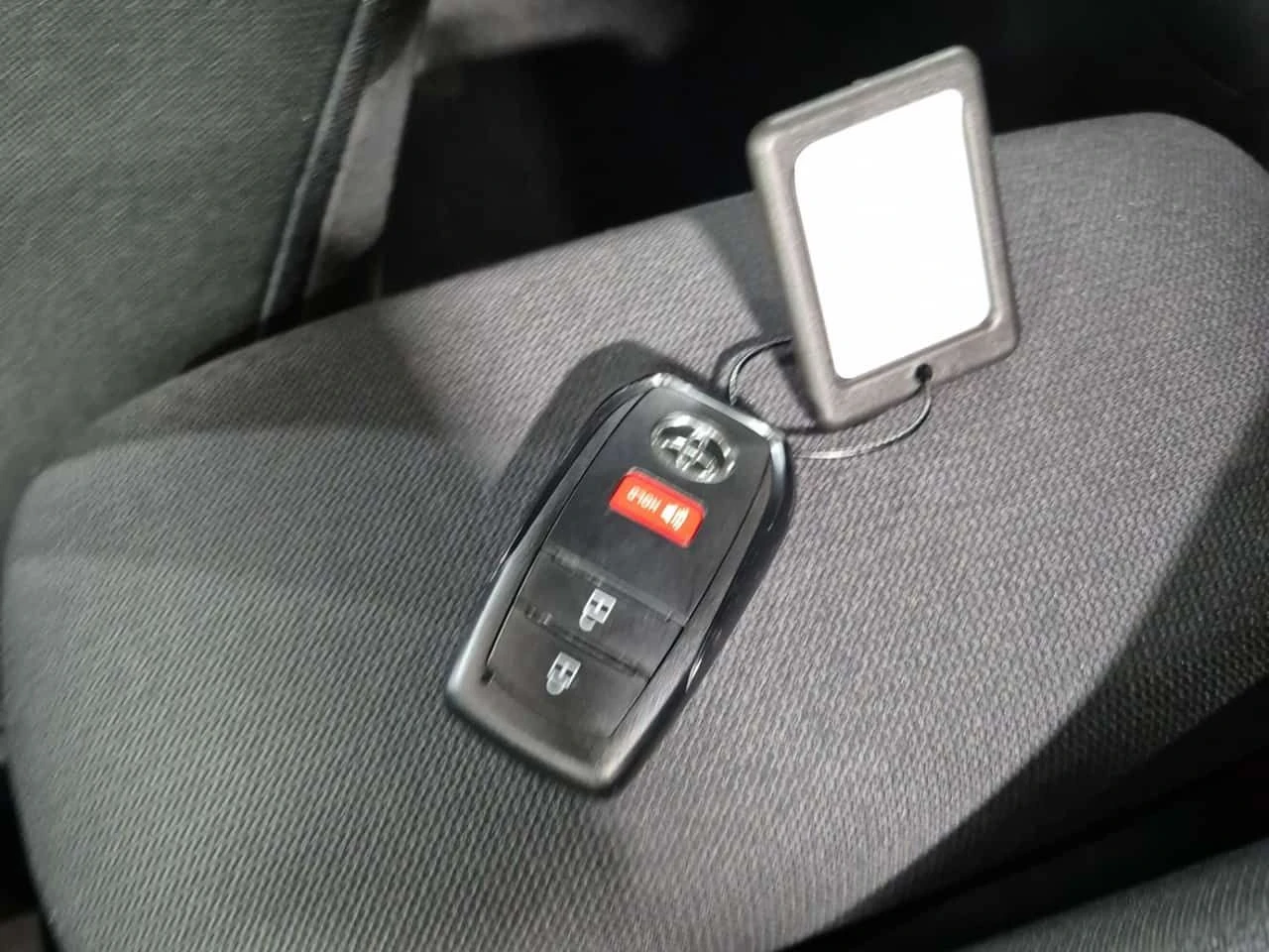 Toyota Corolla Cross * LE * CARFAX * DISTRONIC * KEYLESS * ПОДГРЕВИ, снимка 8 - Автомобили и джипове - 54412001
