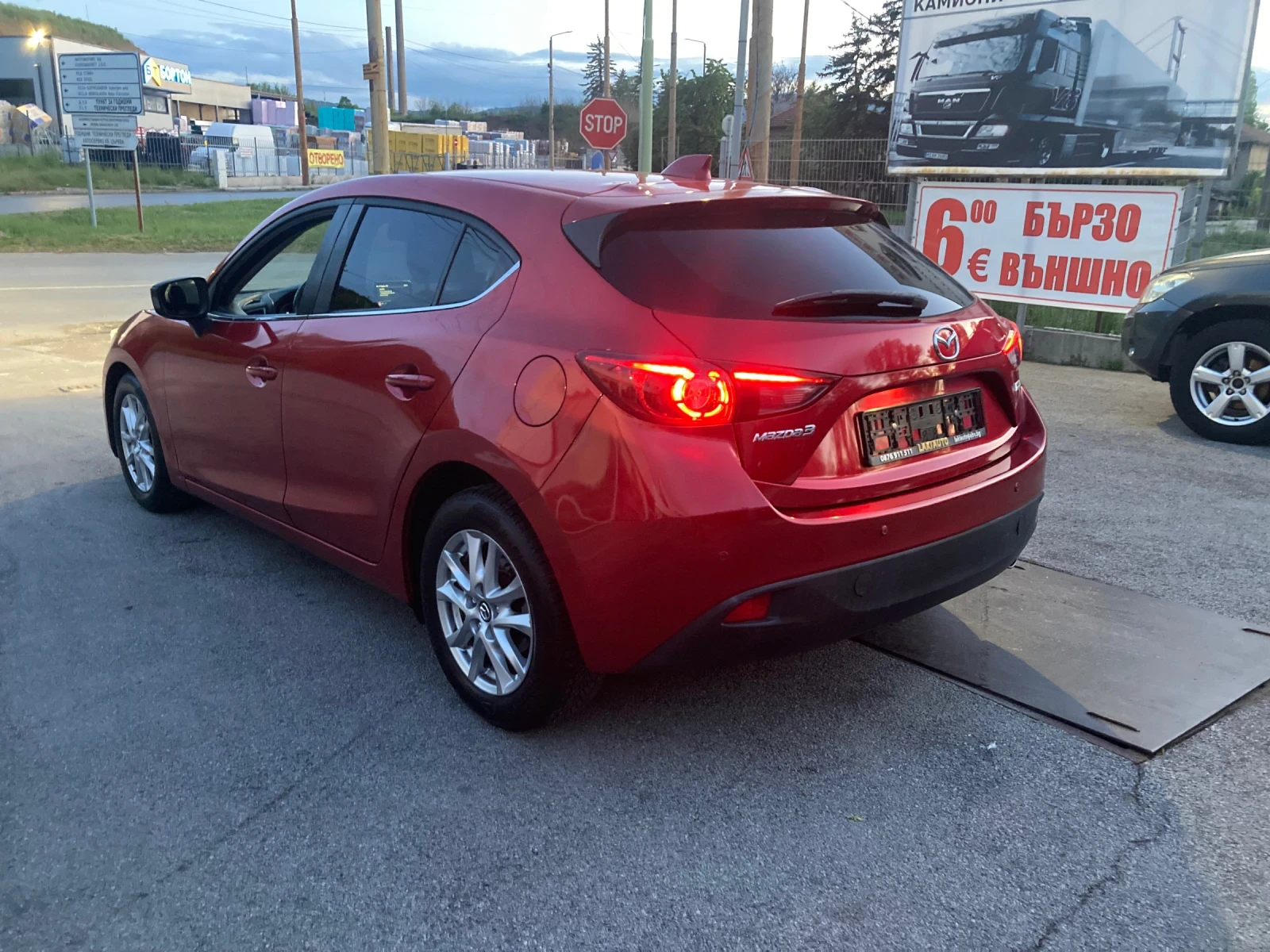 Mazda 3 1.5 Benzin 101ks Feis Navi Klima 235000km, снимка 4 - Автомобили и джипове - 54611619