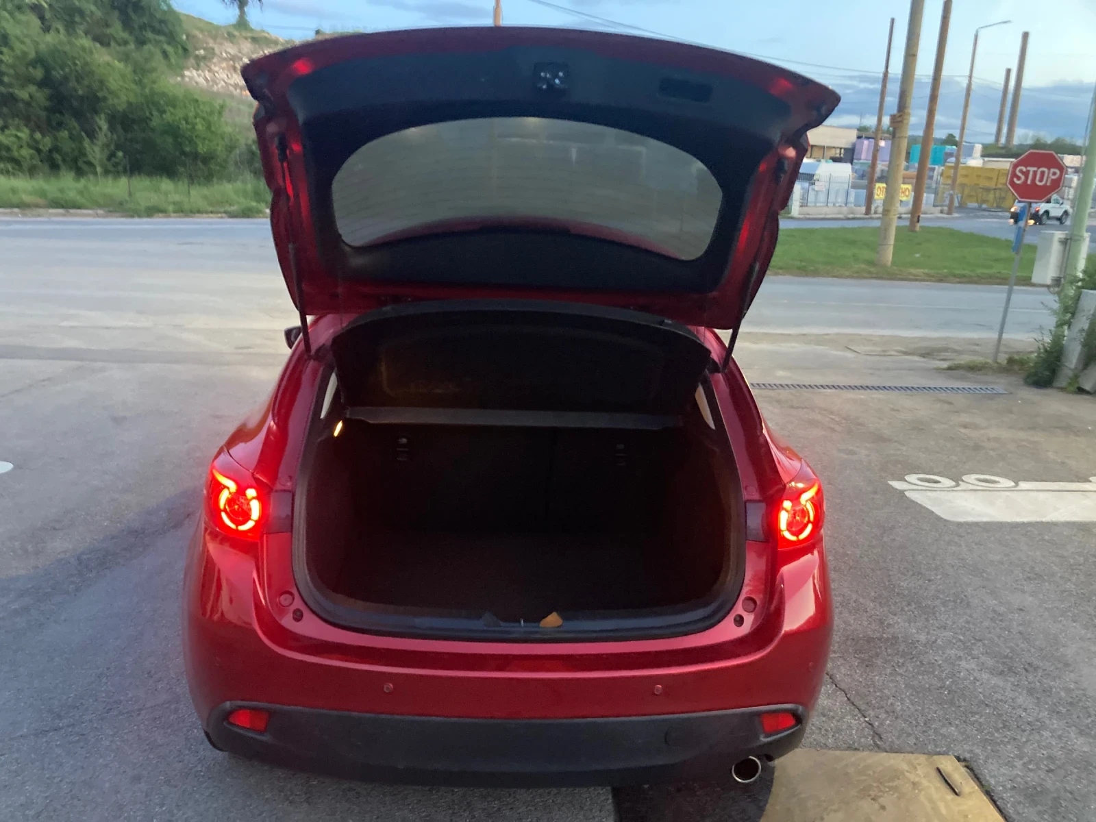 Mazda 3 1.5 Benzin 101ks Feis Navi Klima 235000km, снимка 5 - Автомобили и джипове - 54611619