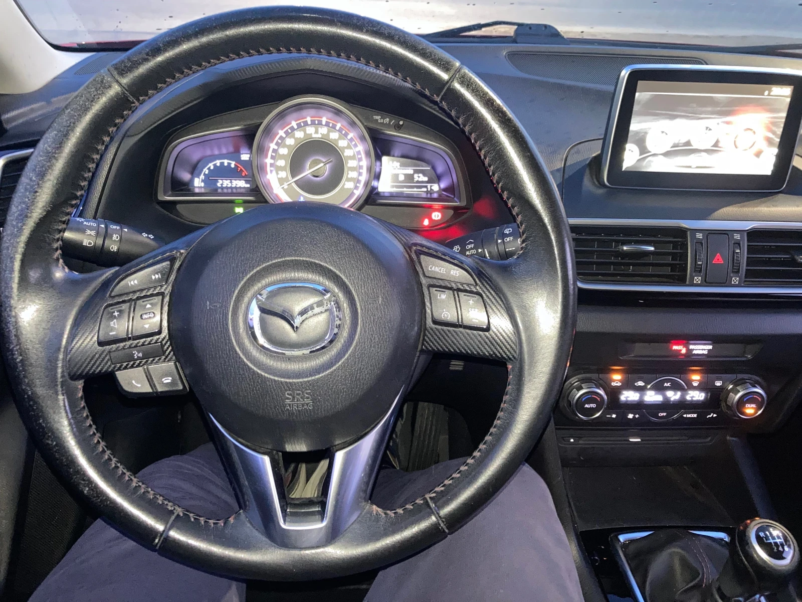 Mazda 3 1.5 Benzin 101ks Feis Navi Klima 235000km, снимка 14 - Автомобили и джипове - 54611619
