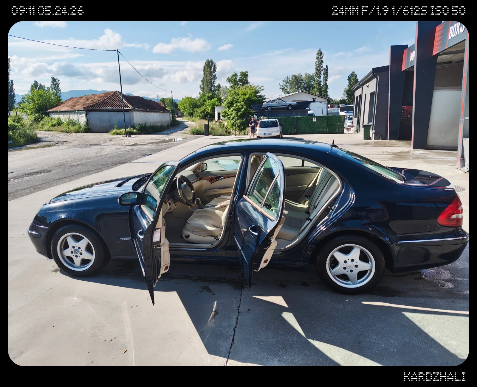 Mercedes-Benz E 200, снимка 5 - Автомобили и джипове - 54658082