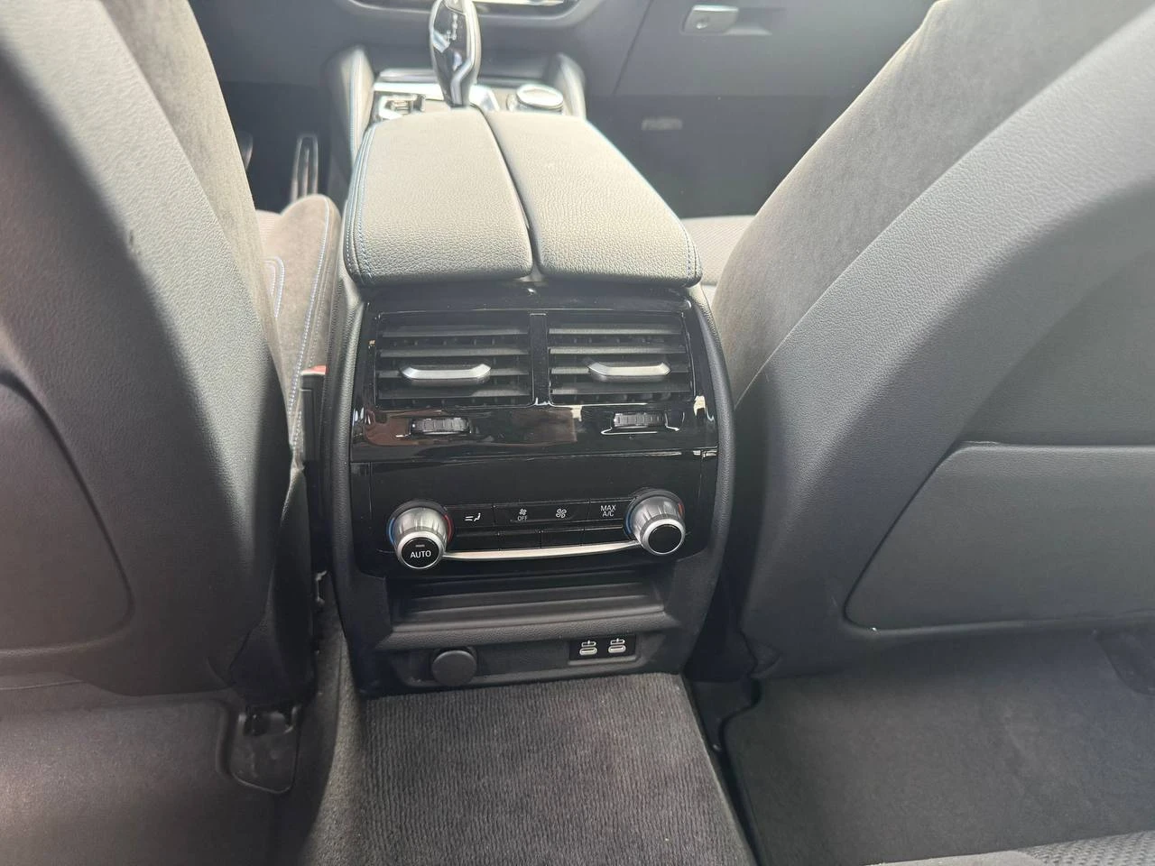BMW 530E * М PACK * DISTRONIC * ПОДГРЕВ * HUD, снимка 14 - Автомобили и джипове - 54914510