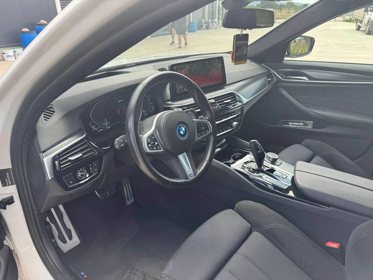 BMW 530E * М PACK * DISTRONIC * ПОДГРЕВ * HUD, снимка 12 - Автомобили и джипове - 54914510