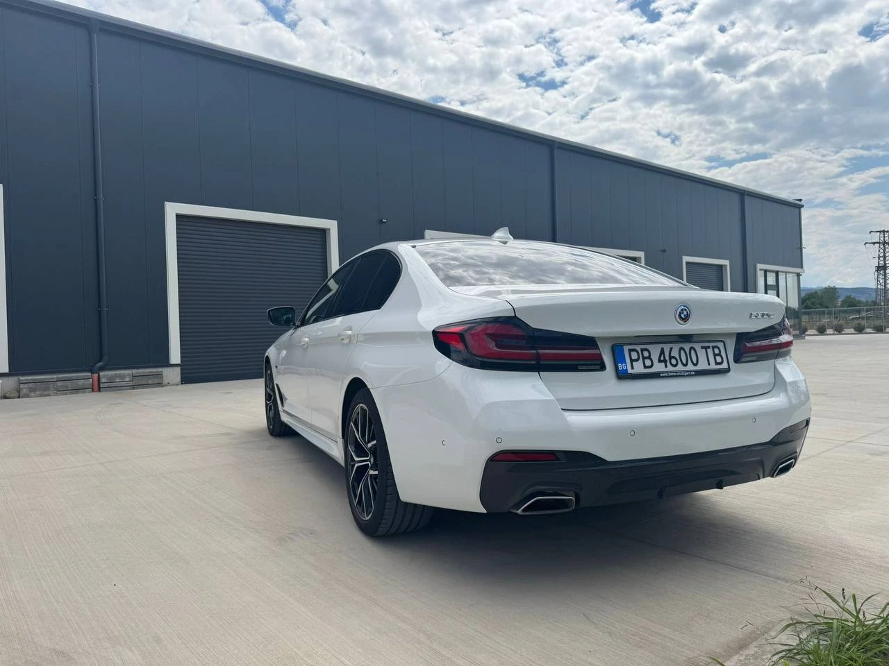 BMW 530E * М PACK * DISTRONIC * ПОДГРЕВ * HUD, снимка 7 - Автомобили и джипове - 54914510