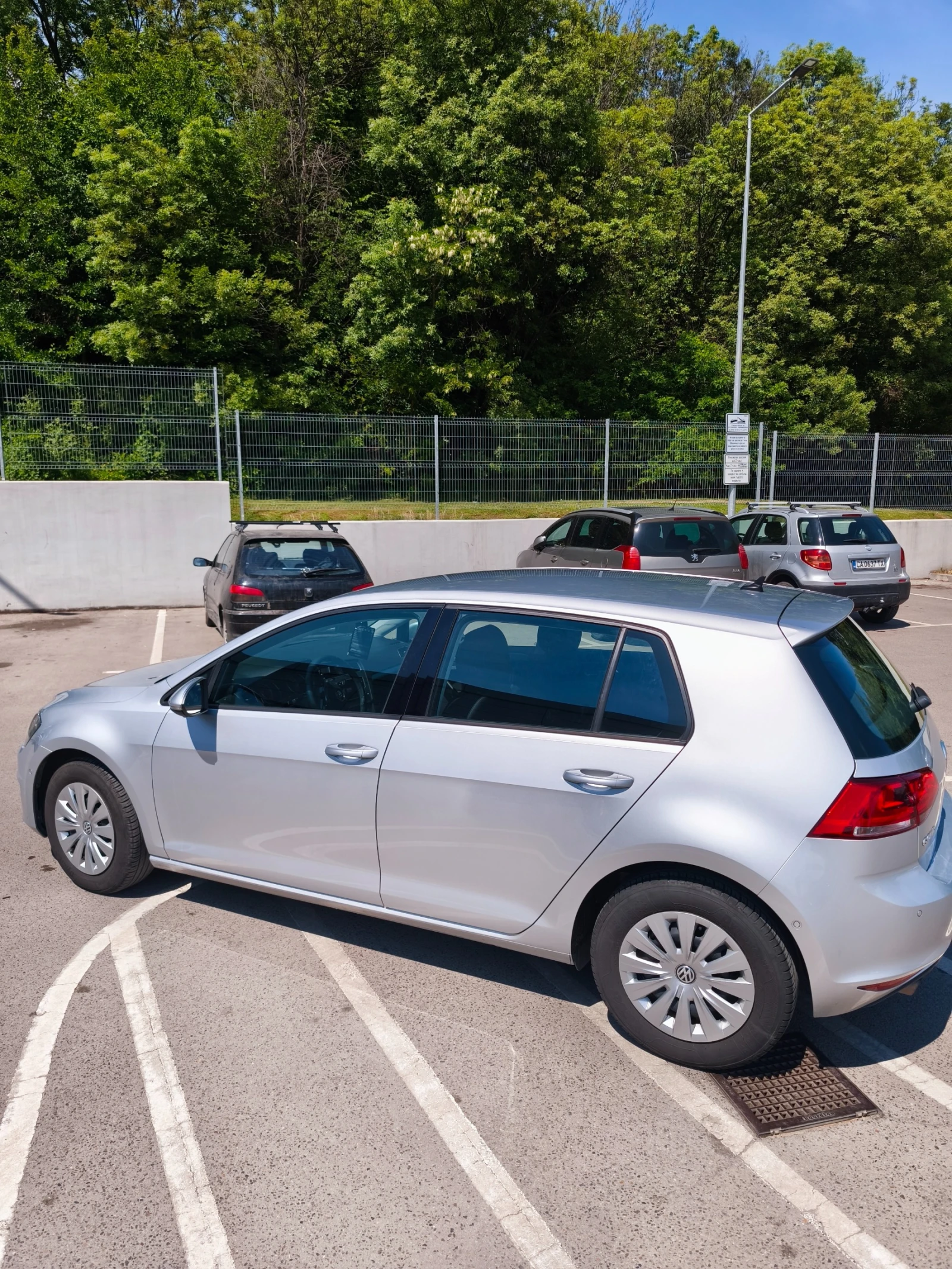 VW Golf Trendline 1.6 TDI, снимка 3 - Автомобили и джипове - 55061699