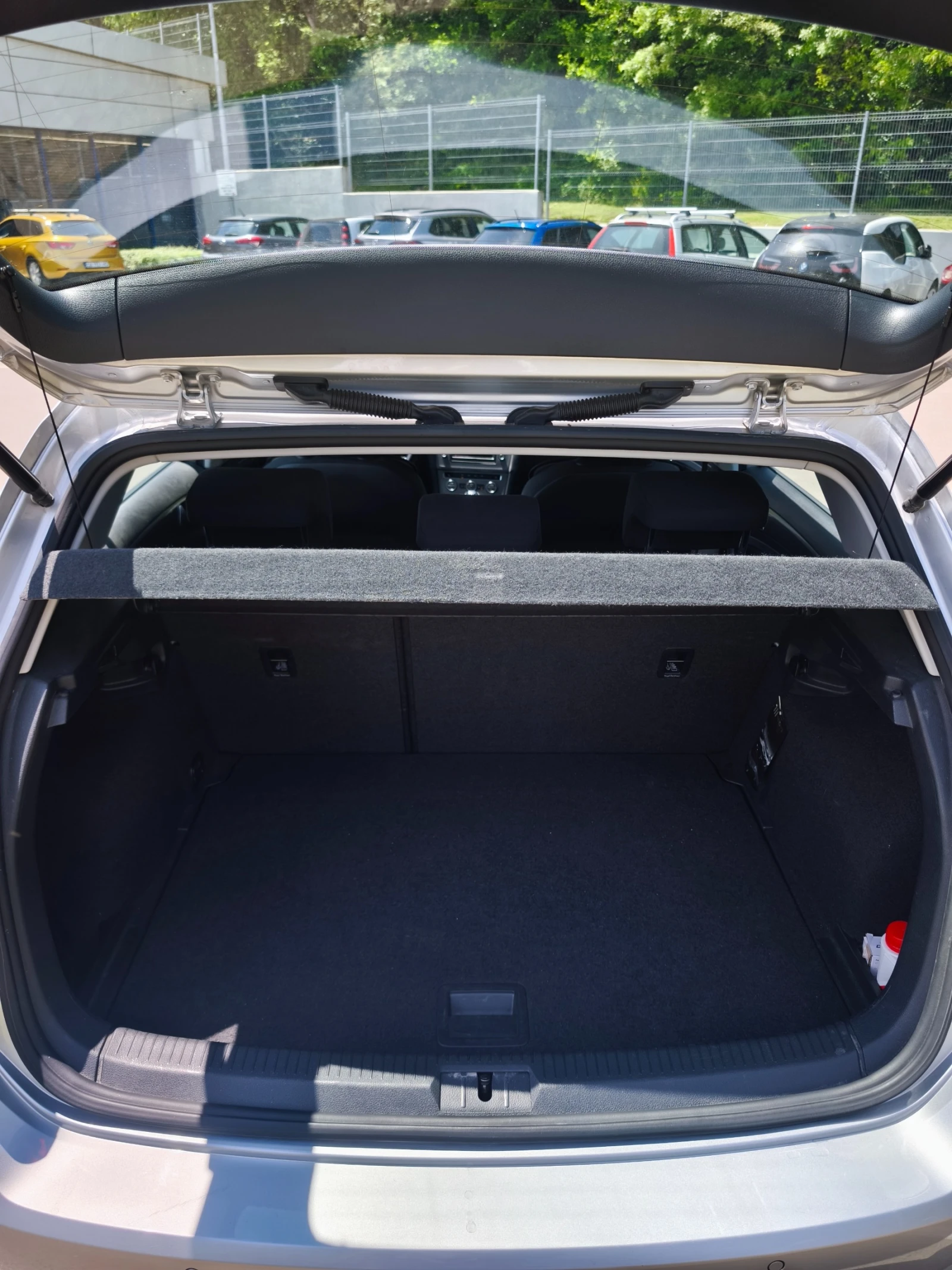 VW Golf Trendline 1.6 TDI, снимка 6 - Автомобили и джипове - 55061699