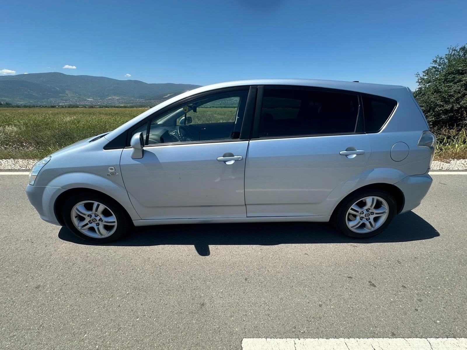 Toyota Corolla verso 2.2 177к.с, снимка 5 - Автомобили и джипове - 55498917