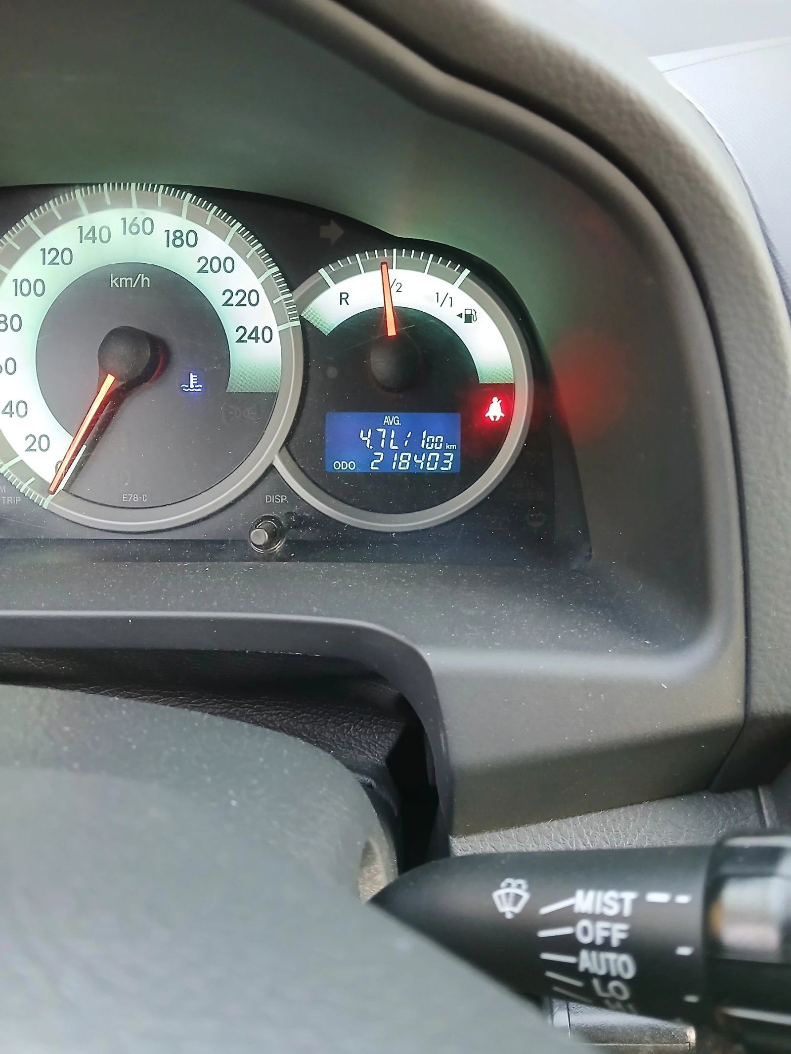 Toyota Corolla verso 2.2 D4D 136к.с.   Напълно обслужена, снимка 11 - Автомобили и джипове - 55510866