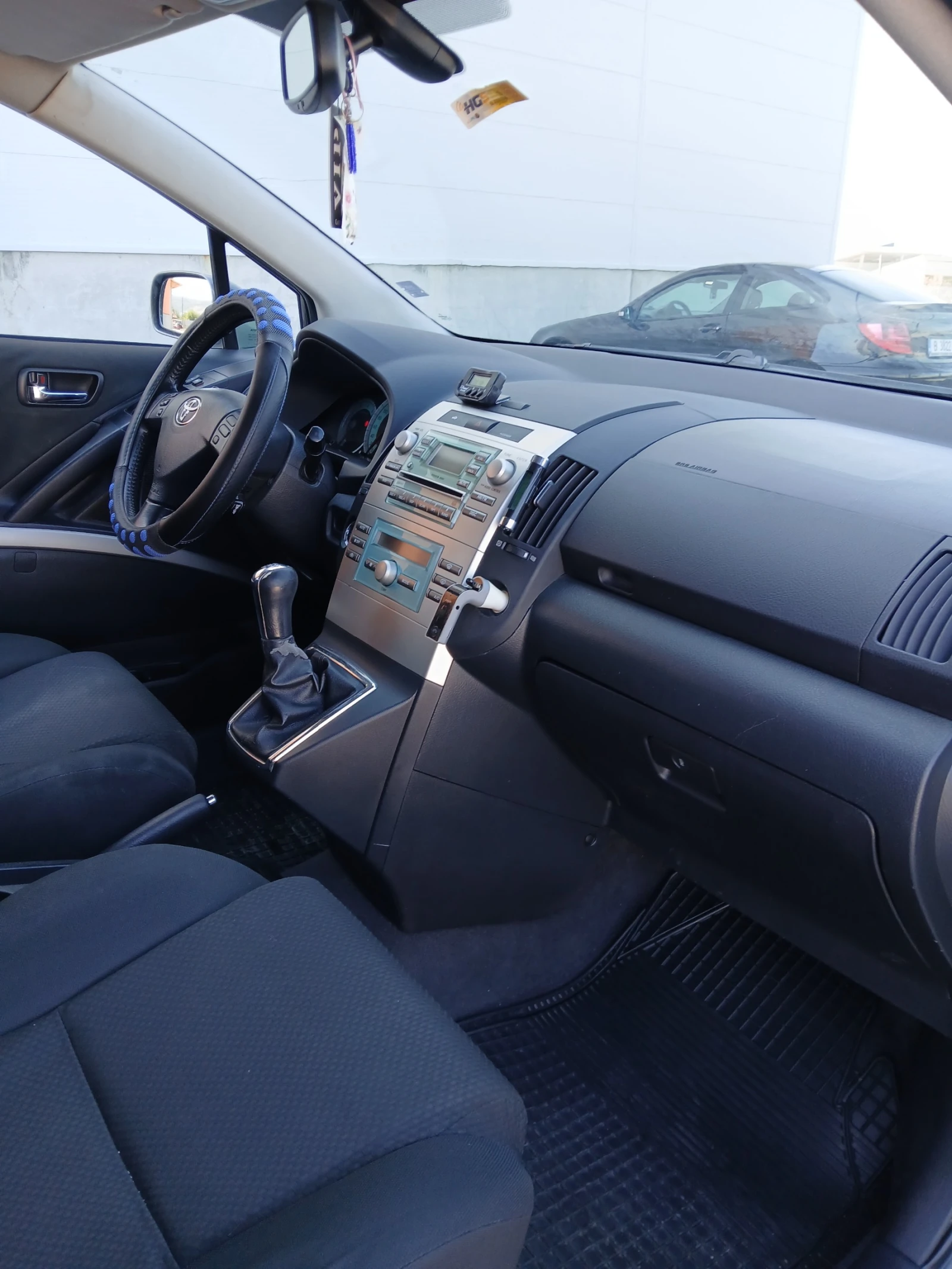 Toyota Corolla verso 2.2 D4D 136к.с.   Напълно обслужена, снимка 8 - Автомобили и джипове - 55510866