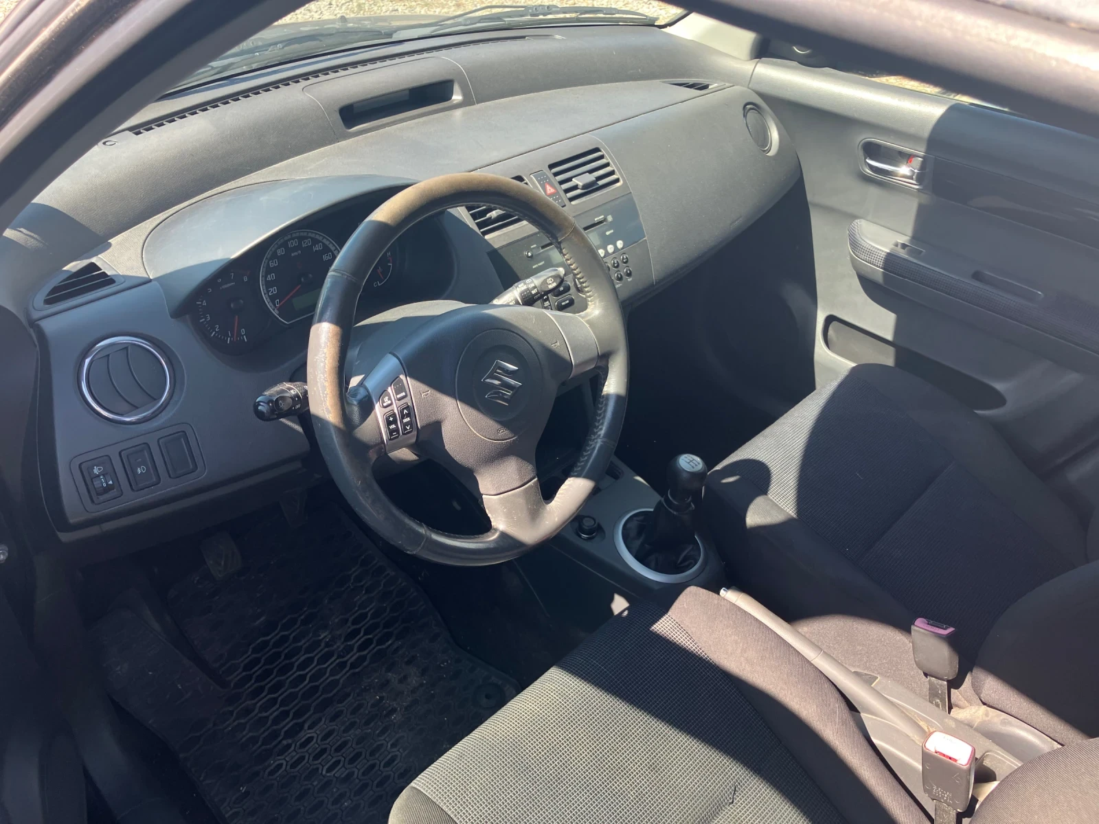 Suzuki Swift 1.3 KLIMA, снимка 5 - Автомобили и джипове - 55939529