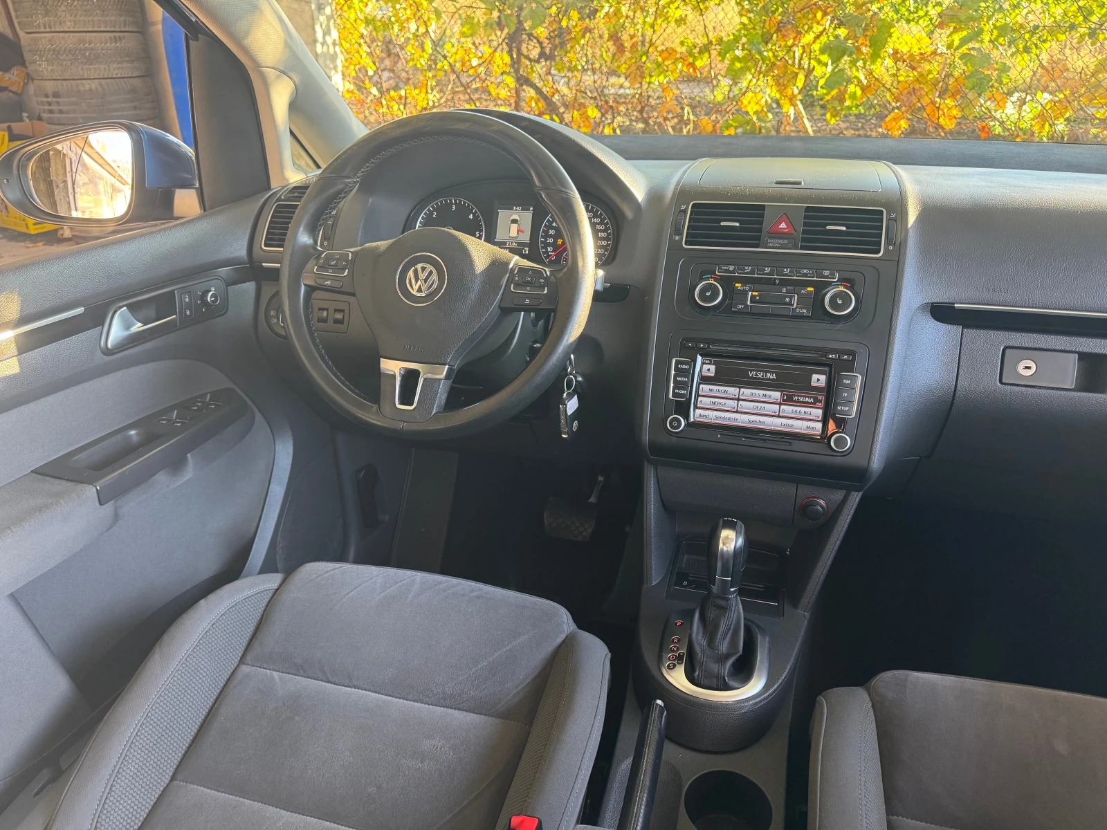 VW Touran ХАЙЛАЙН, снимка 12 - Автомобили и джипове - 56627264