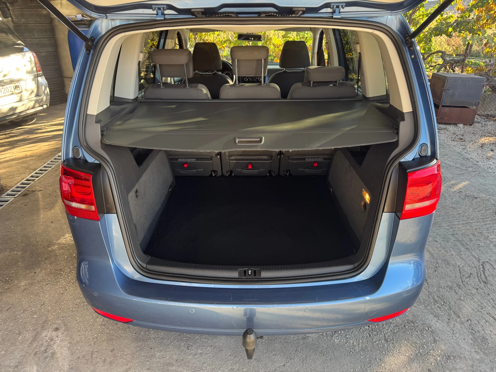 VW Touran ХАЙЛАЙН, снимка 17 - Автомобили и джипове - 56627264