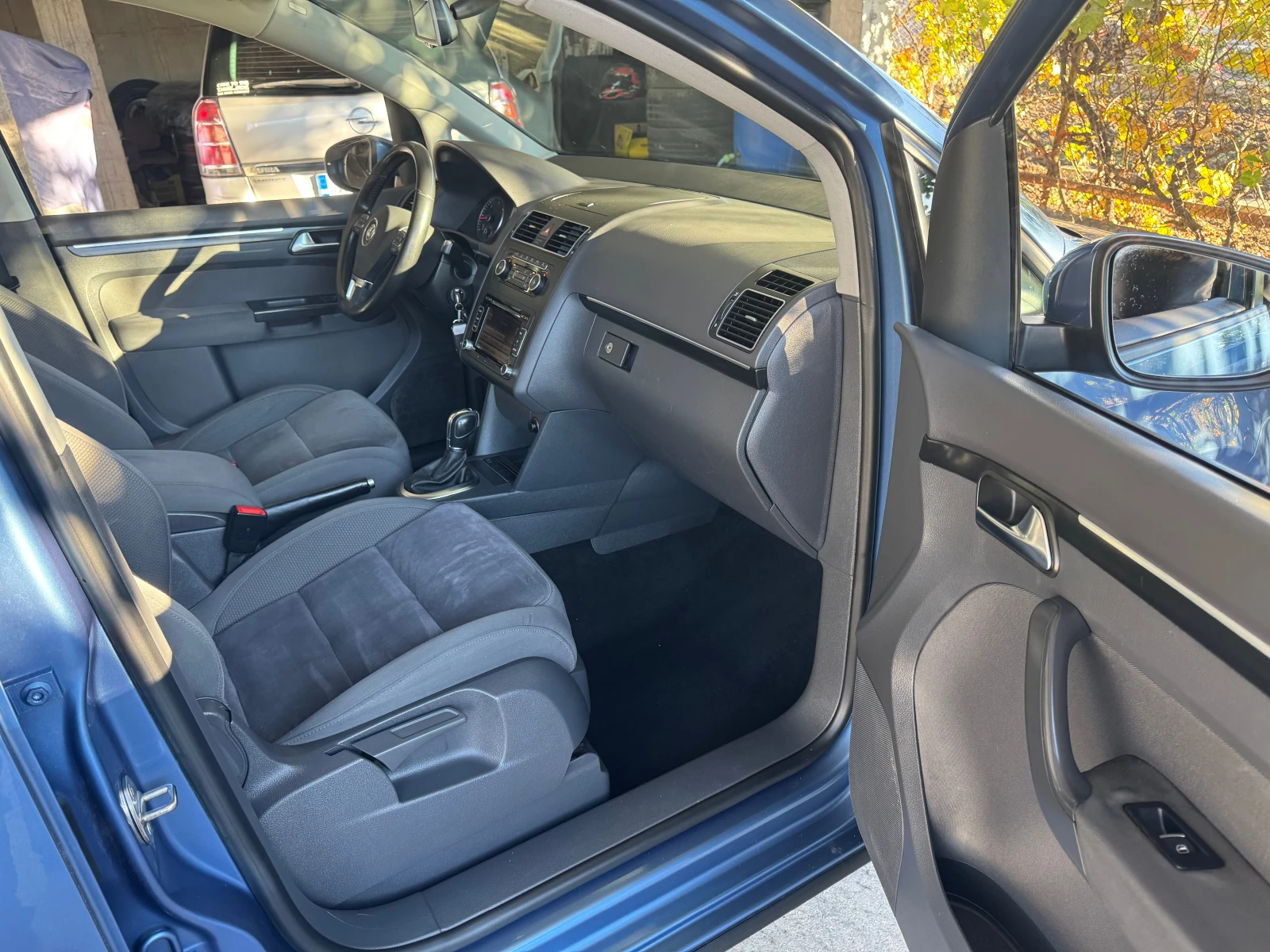 VW Touran ХАЙЛАЙН, снимка 16 - Автомобили и джипове - 56627264