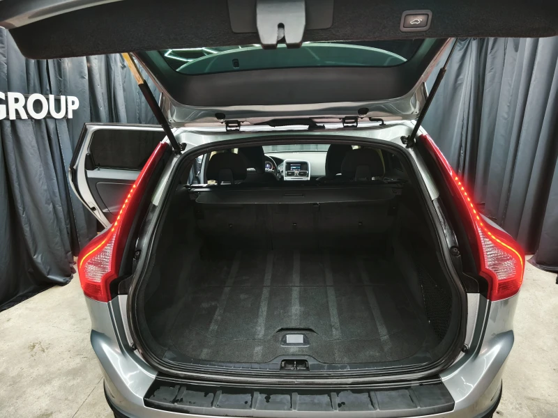 Volvo XC60 2.4D3 Automatic 4WD 163k.c Euro5, снимка 10 - Автомобили и джипове - 52689322