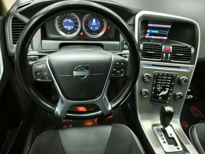 Volvo XC60 2.4D3 Automatic 4WD 163k.c Euro5, снимка 15 - Автомобили и джипове - 52689322