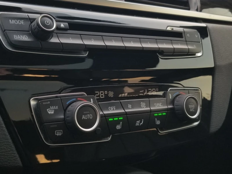 BMW X1 * X DRIVE| NAV| CAMERA| HUD| PANO| KEY LESS GO * C, снимка 11 - Автомобили и джипове - 52928062