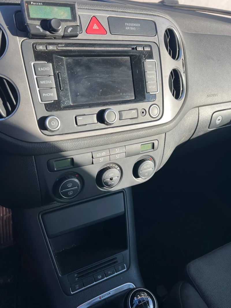 VW Tiguan 2.0 4x4, снимка 8 - Автомобили и джипове - 53468560