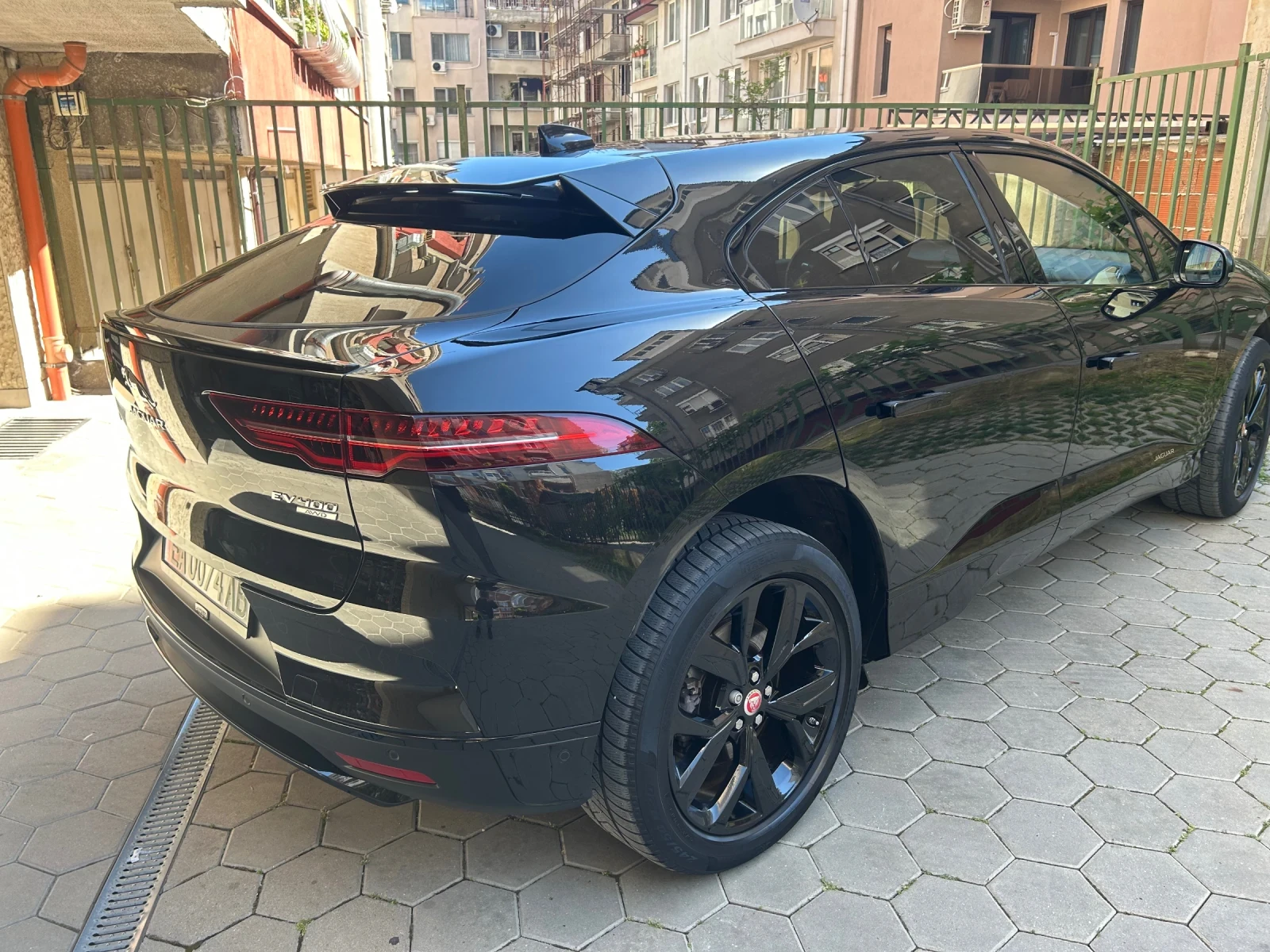 Jaguar I-Pace EV400, нова батерия, въздушно окачване, HUD - изображение 3