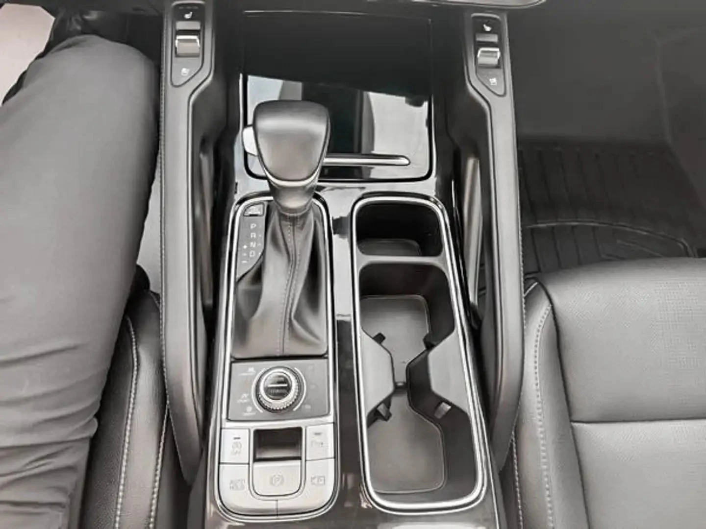 Kia Telluride SX 8 PASS Автокредит Цена до България, снимка 13 - Автомобили и джипове - 56196129