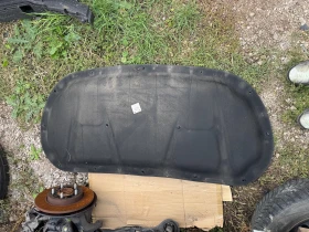 Kia Ceed 2019-2023г киче под преден капак, снимка 2