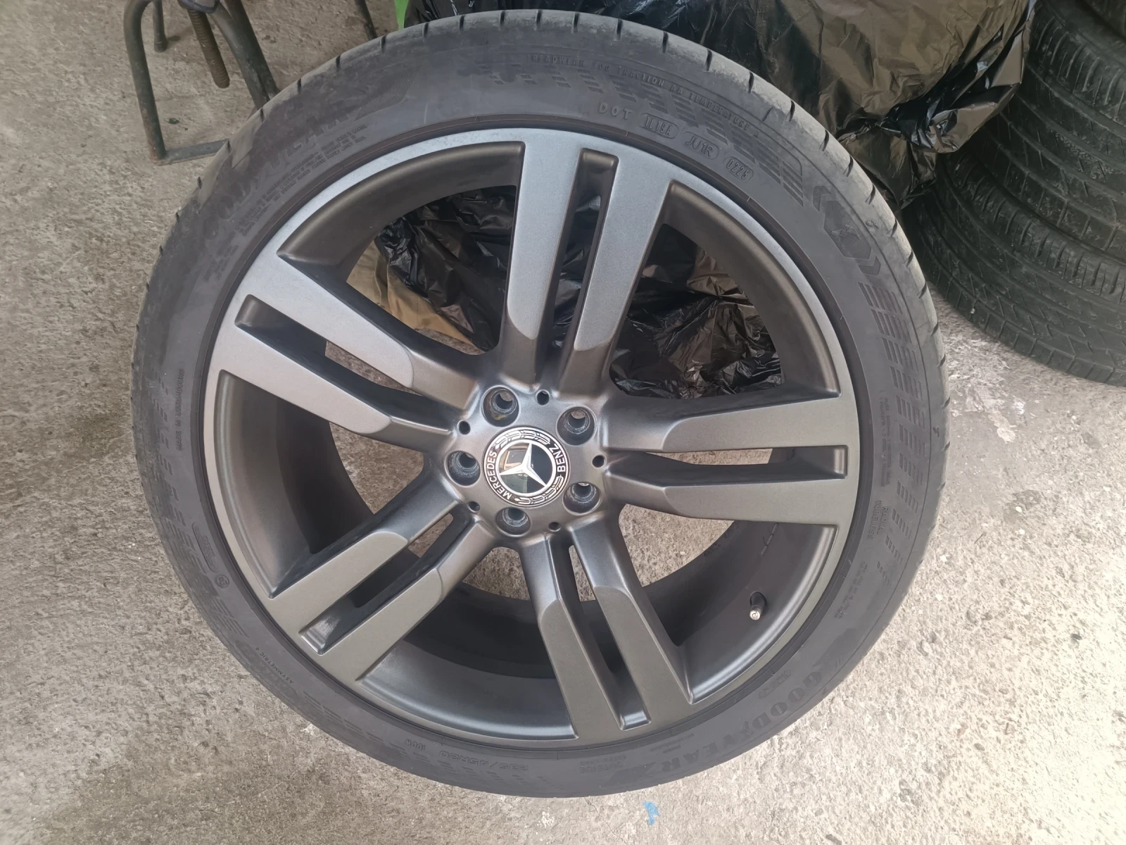 Гуми с джанти Goodyear 255/40R20