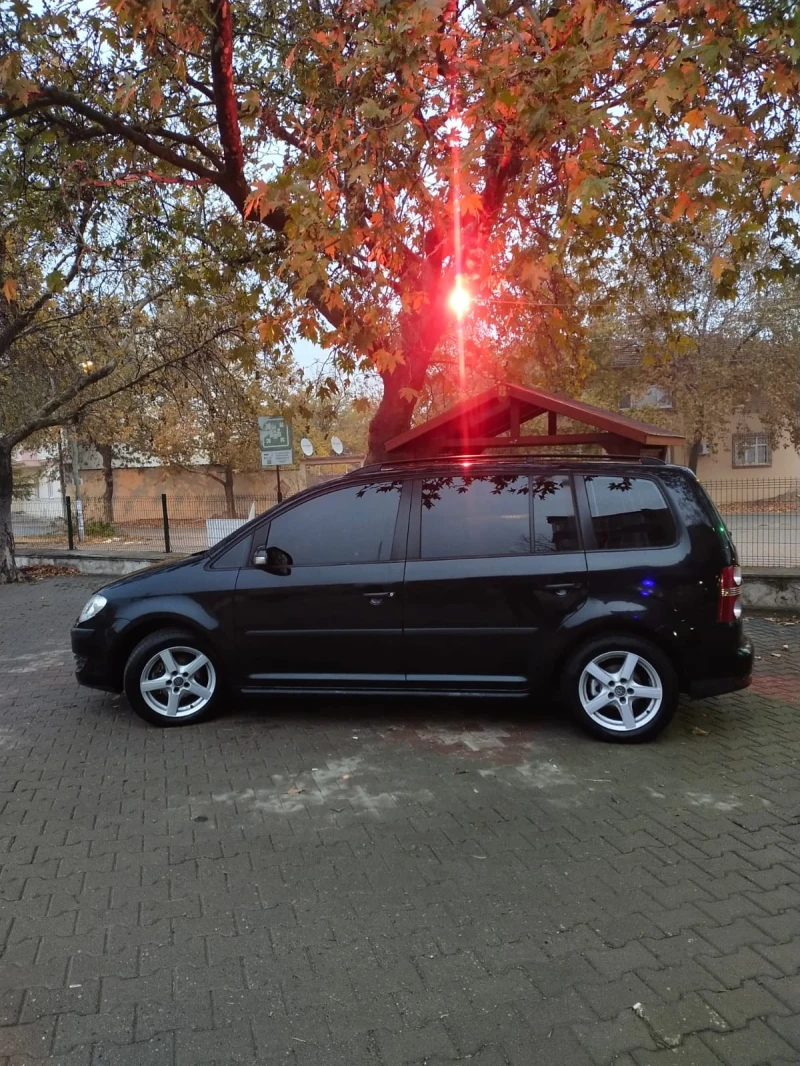 VW Touran, снимка 2 - Автомобили и джипове - 48870616