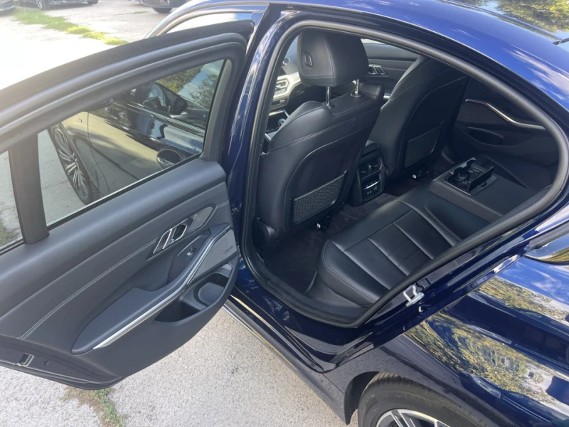 BMW 330 М-Sport d Xdrive, снимка 11 - Автомобили и джипове - 51930458