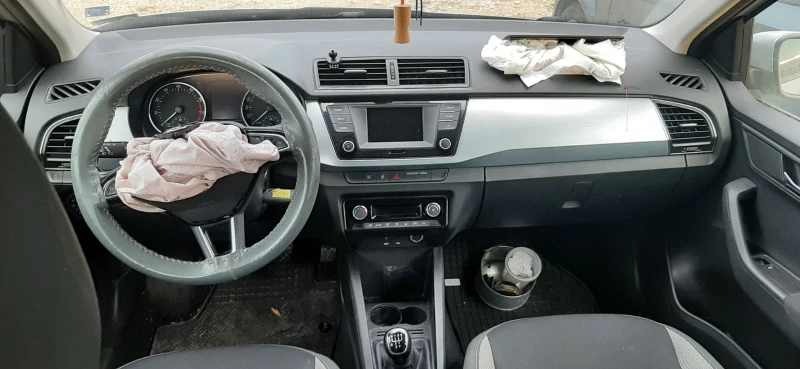 Skoda Fabia 1.0TSI CHZ, снимка 8 - Автомобили и джипове - 52806752