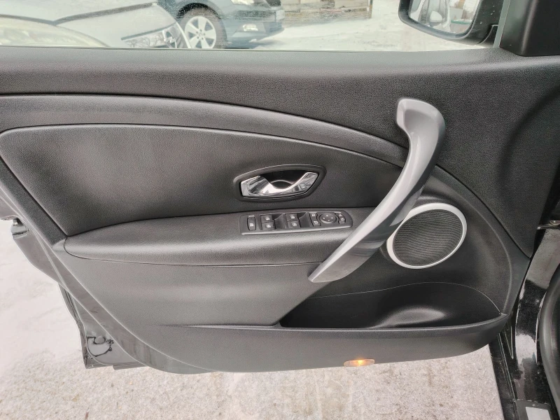 Renault Megane 1.5 DCI, снимка 11 - Автомобили и джипове - 53200673