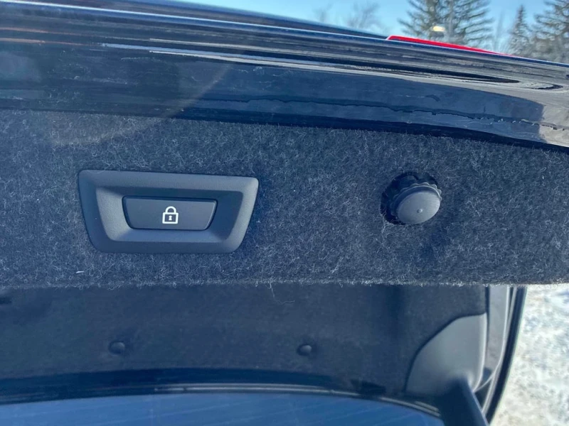 BMW 550 * xDrive * ДИСТРОНИК * 360 * H/K * ОБДУХВАНЕ , снимка 11 - Автомобили и джипове - 53344484