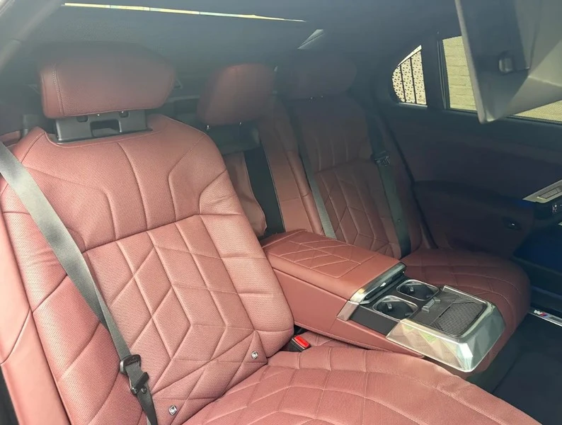 BMW 750 e xDrive M-Paket TV, снимка 10 - Автомобили и джипове - 56726256