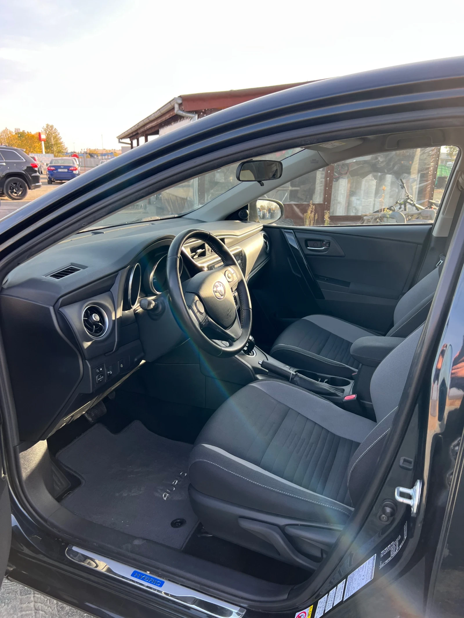 Toyota Auris 1.8 Hybrid / 136 �.�. / 120 ���. ��. / ���� 6 / | Mobile.bg � ����������� 11