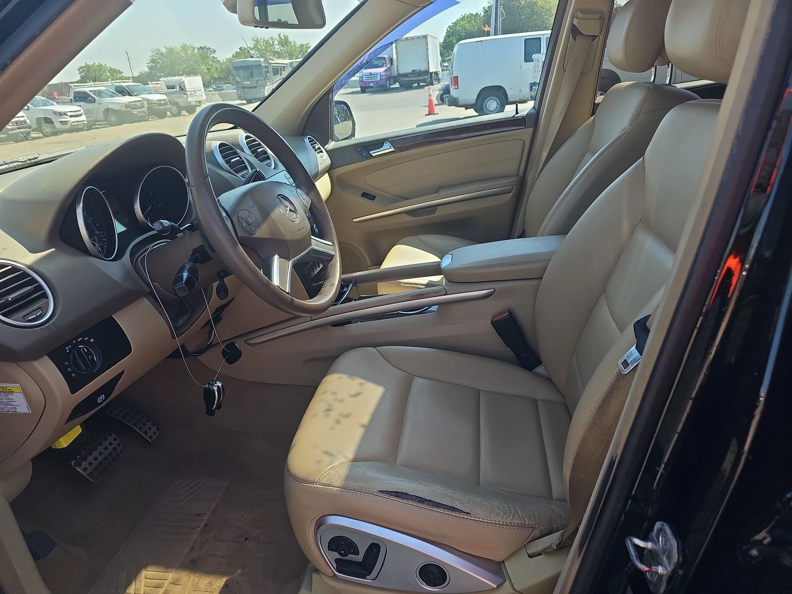 Mercedes-Benz ML 550  - изображение 8