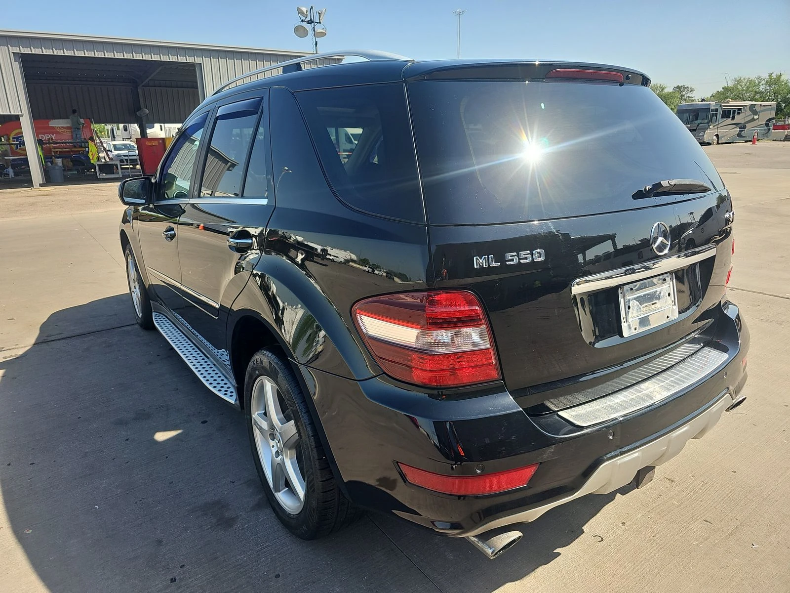Mercedes-Benz ML 550  - изображение 4