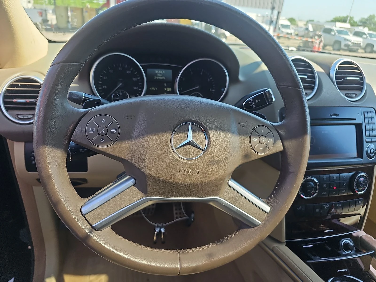 Mercedes-Benz ML 550  - изображение 10