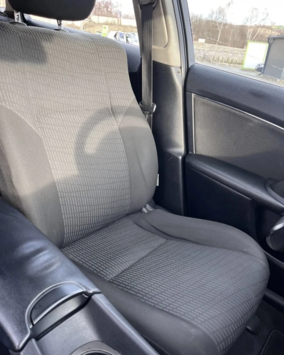 Toyota Avensis 2.2 D4D 150 - изображение 8