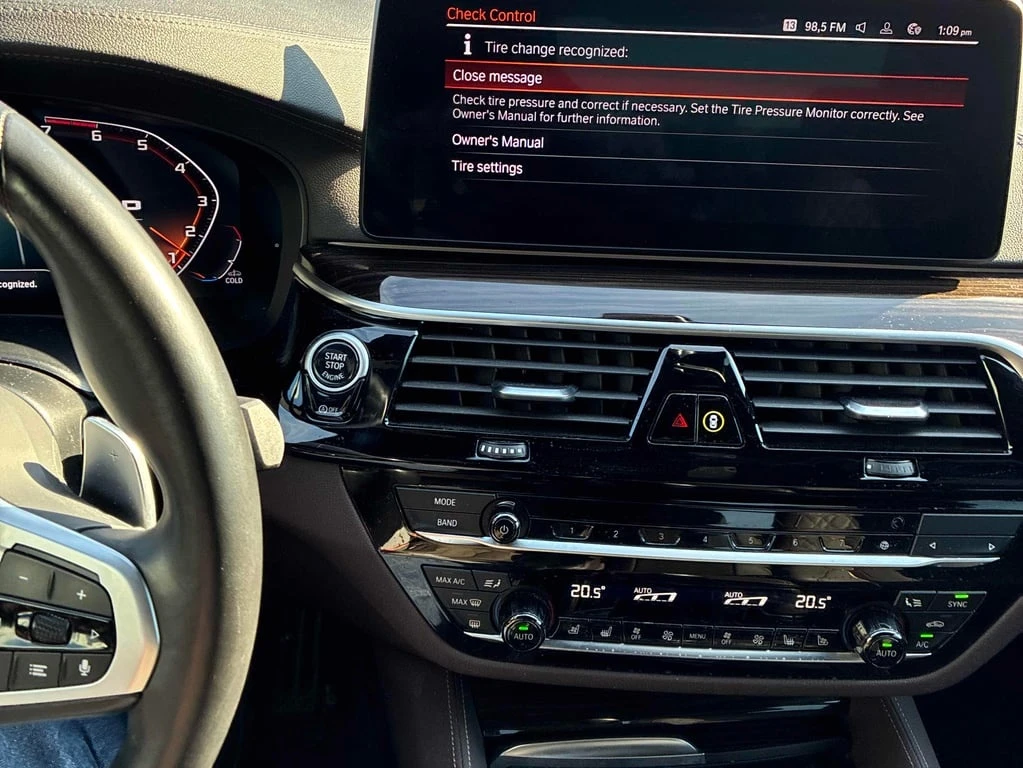 BMW 550 * xDrive * ДИСТРОНИК * 360 * H/K * ОБДУХВАНЕ  - изображение 7