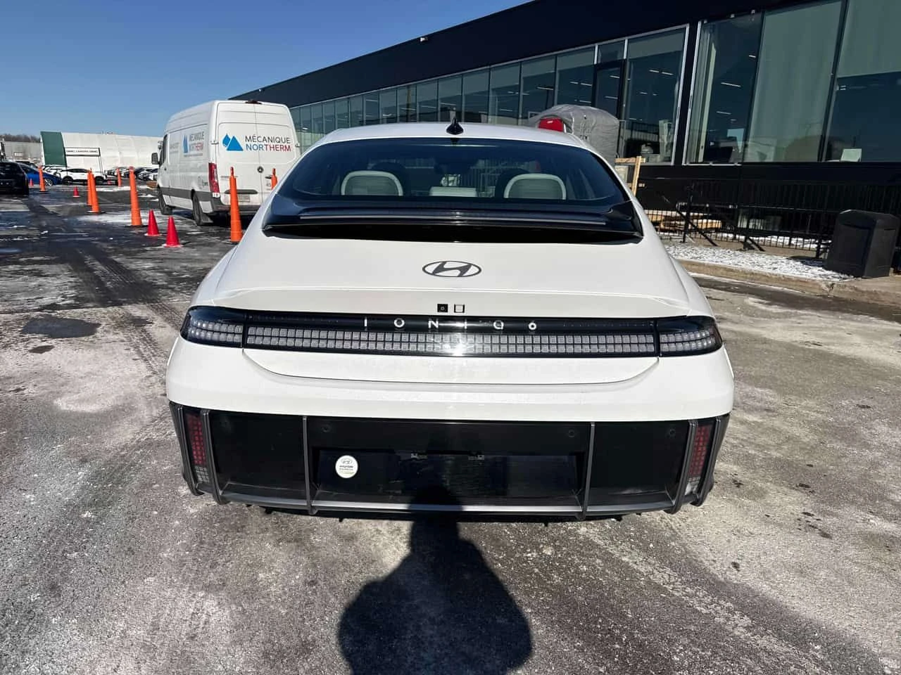 Hyundai Ioniq 6  Preferred /DISTRONIC/CAMERA/CARFAX, снимка 4 - Автомобили и джипове - 53912635