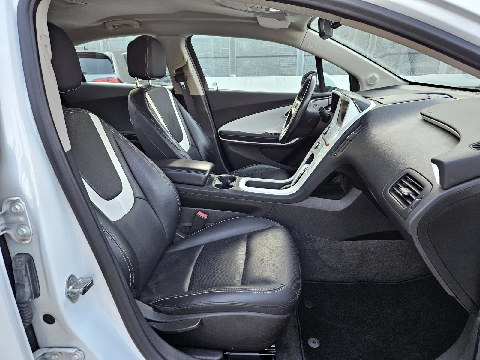 Chevrolet Volt, снимка 11 - Автомобили и джипове - 53984143