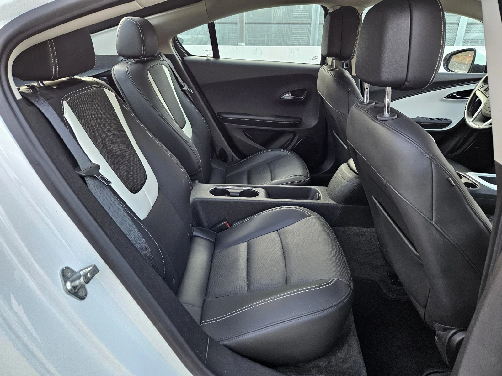 Chevrolet Volt, снимка 12 - Автомобили и джипове - 53984143