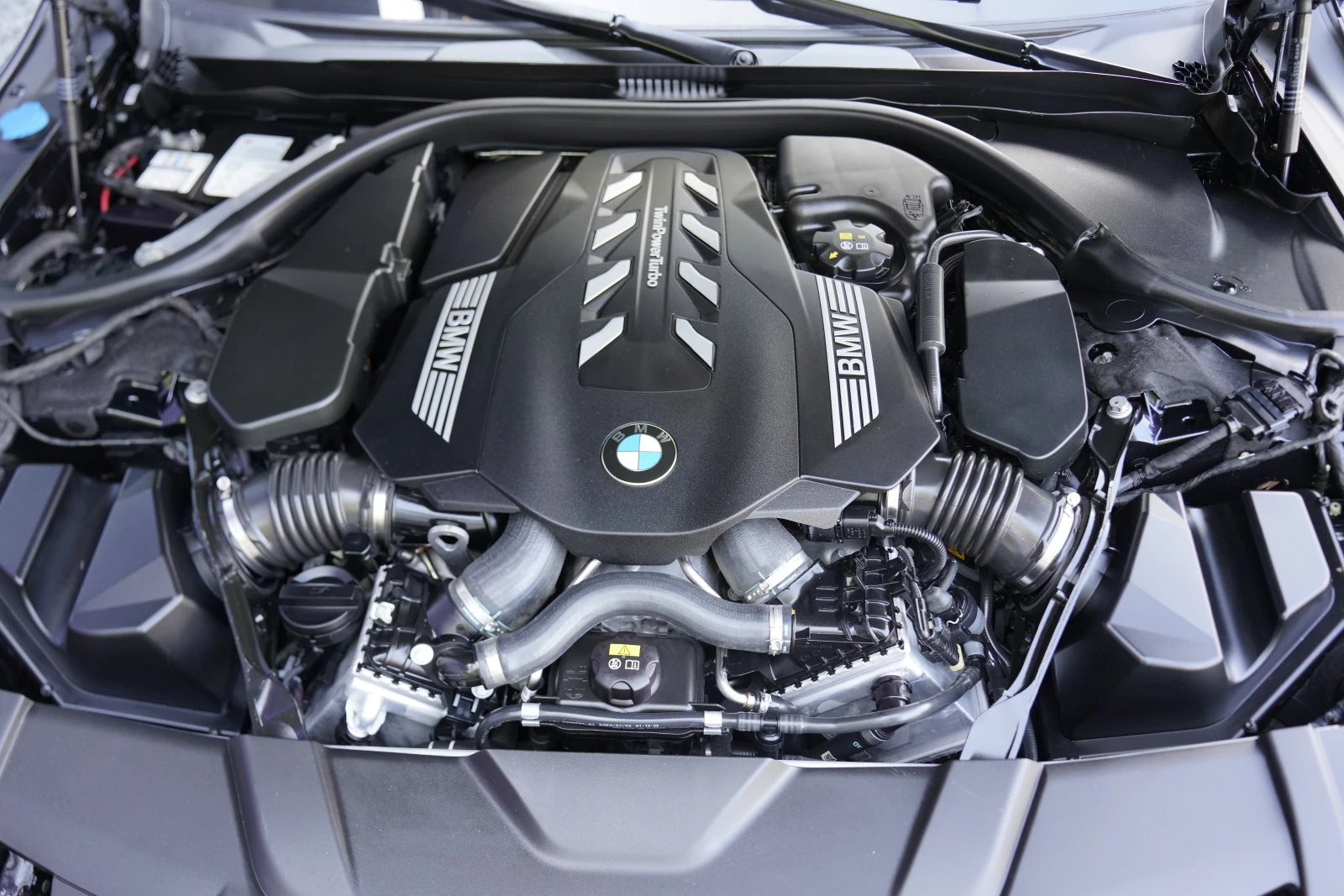 BMW 750 i xDrive M Package Individual, снимка 15 - Автомобили и джипове - 55170555
