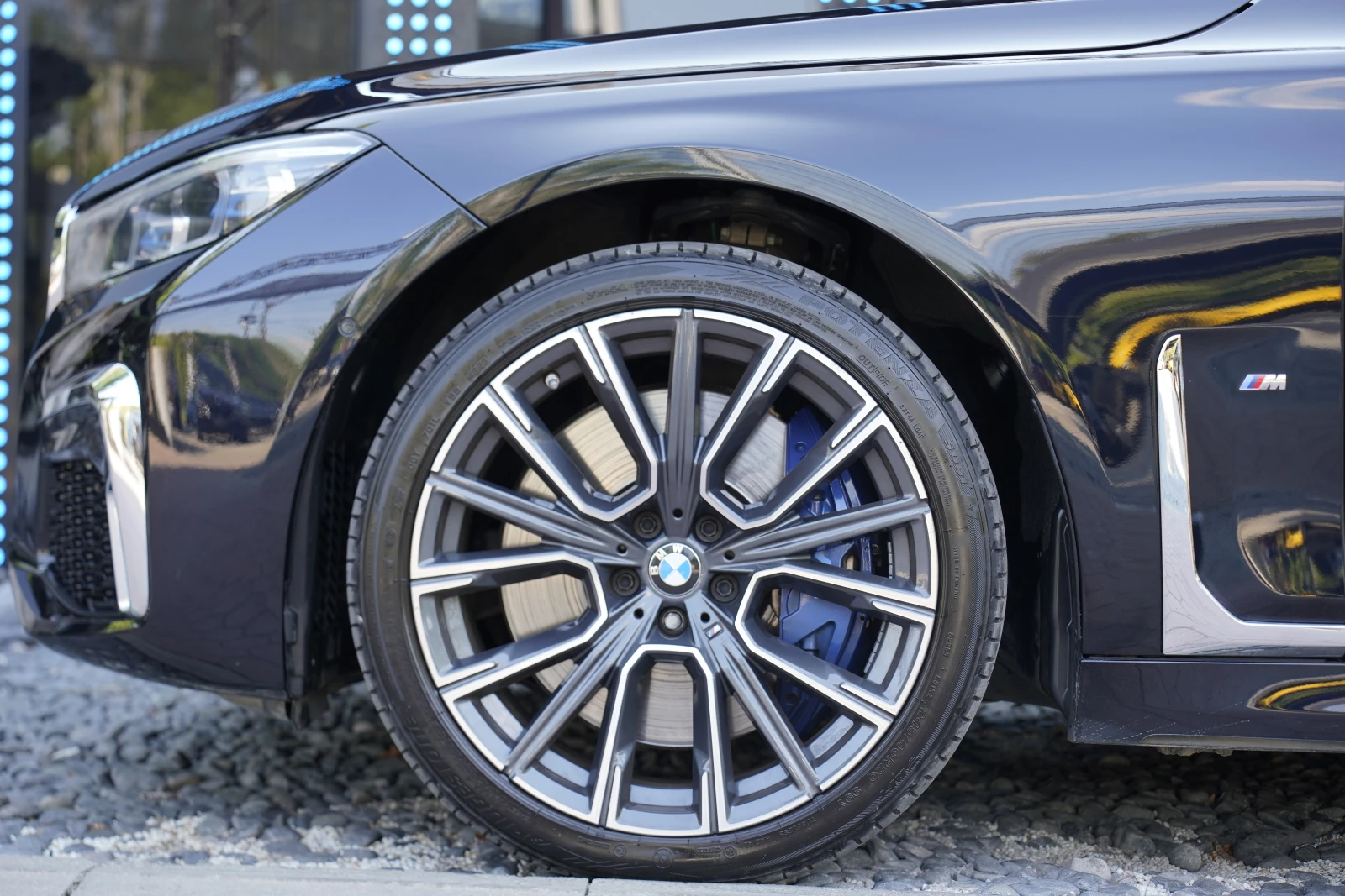BMW 750 i xDrive M Package Individual, снимка 14 - Автомобили и джипове - 55170555