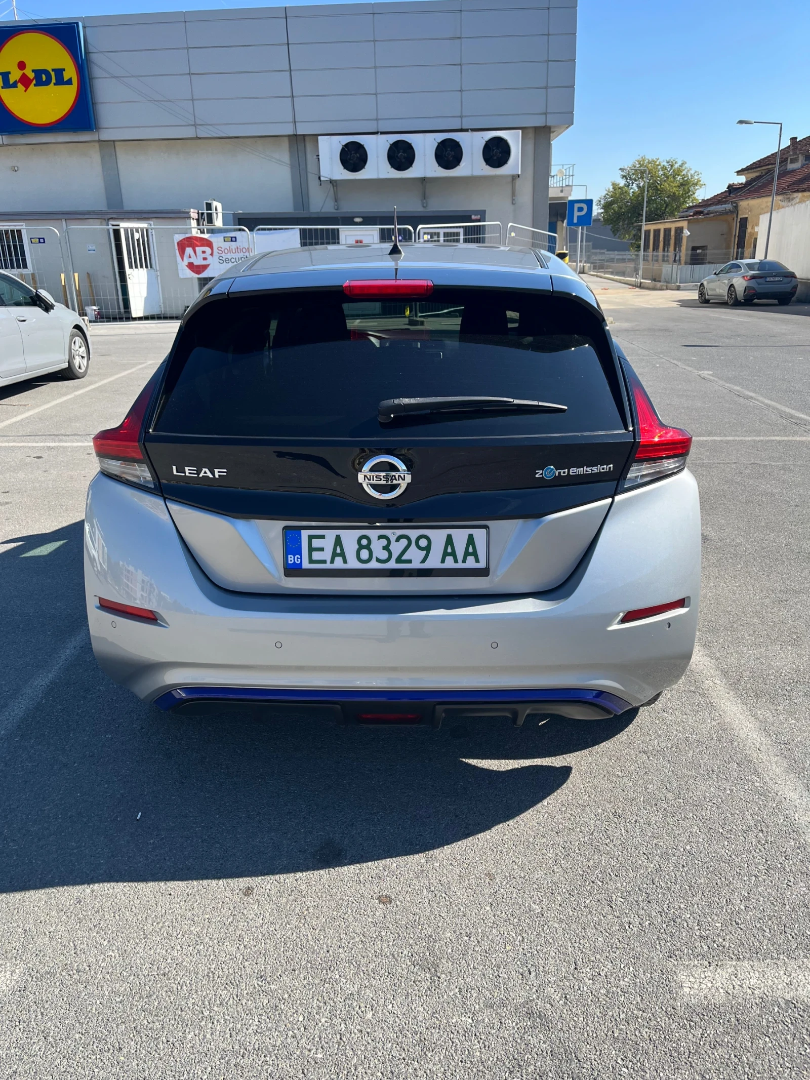 Nissan Leaf , снимка 5 - Автомобили и джипове - 56395450