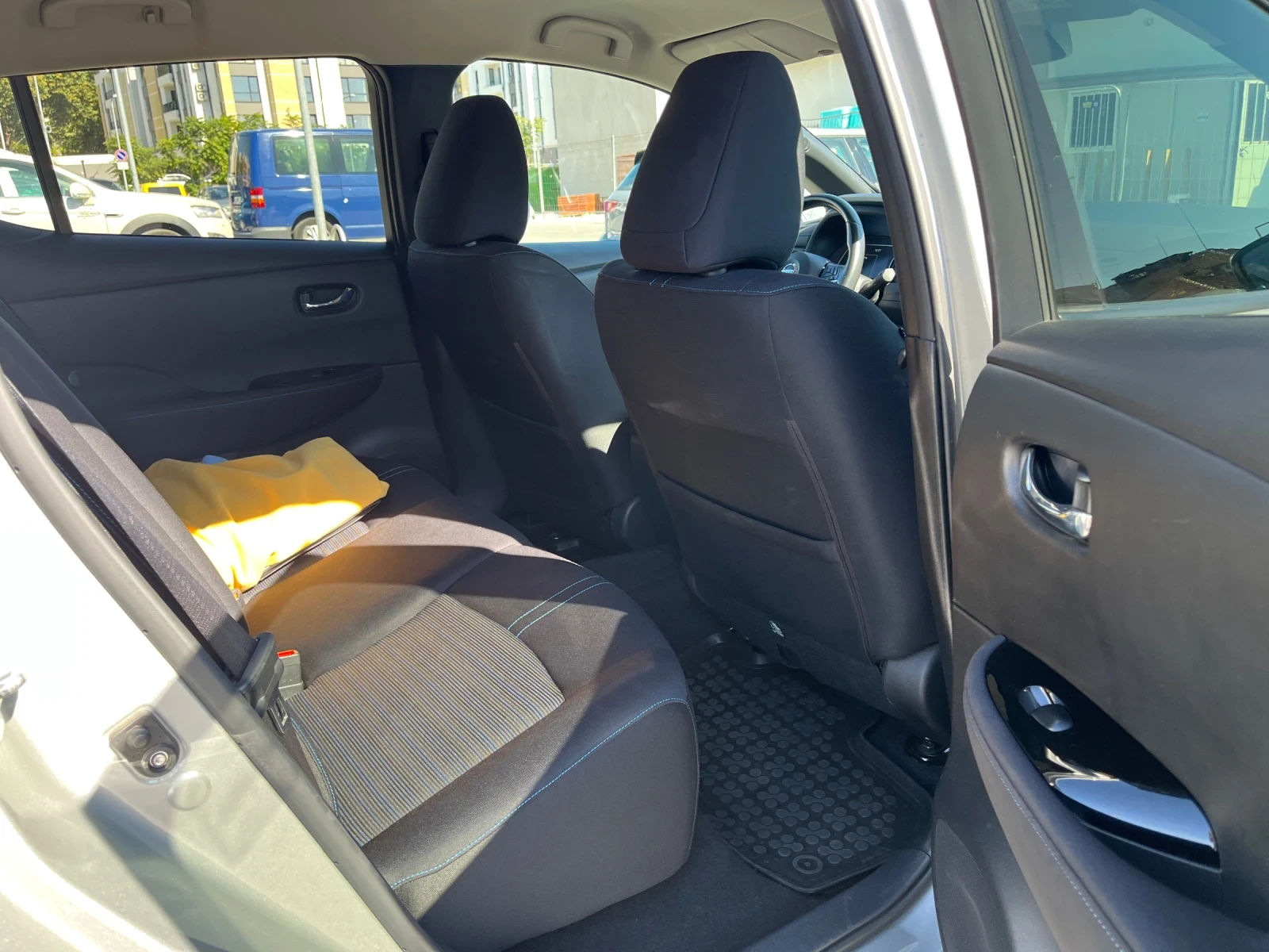 Nissan Leaf , снимка 13 - Автомобили и джипове - 56395450