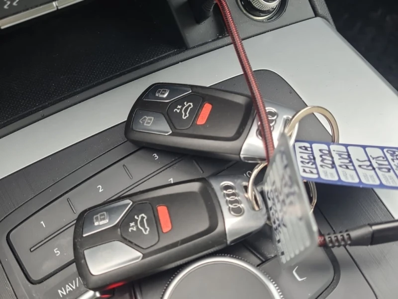 Audi Q5 * TITANIUM PREMIUM * CARFAX * БЕЗ ПЪРВОНАЧАЛНА ВНО, снимка 8 - Автомобили и джипове - 53323757