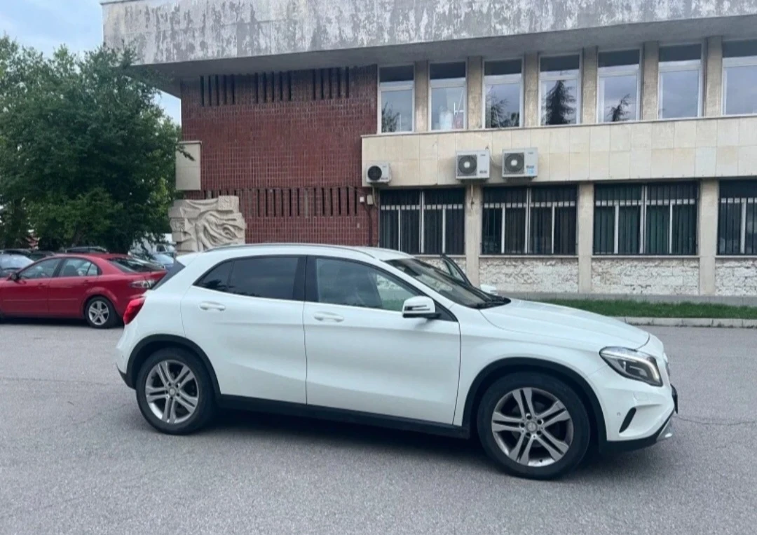 Mercedes-Benz GLA 200, снимка 4 - Автомобили и джипове - 54020562