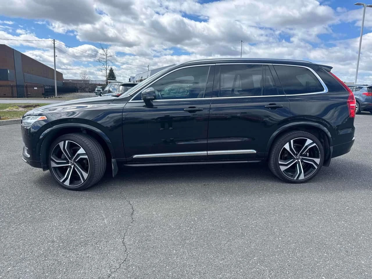 Volvo Xc90 B6 AWD Ultimate Bright Theme 7 Seater  CARFAX, снимка 2 - Автомобили и джипове - 54312277